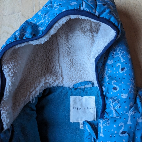 Copper Key girl's hooded puffer vest with swan print - Picture 2 of 14